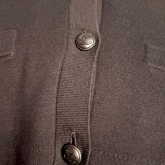 CHANEL V-NECK CARDIGAN WITH CC LOGO BUTTON CLOSURE - Picture 1 of 7